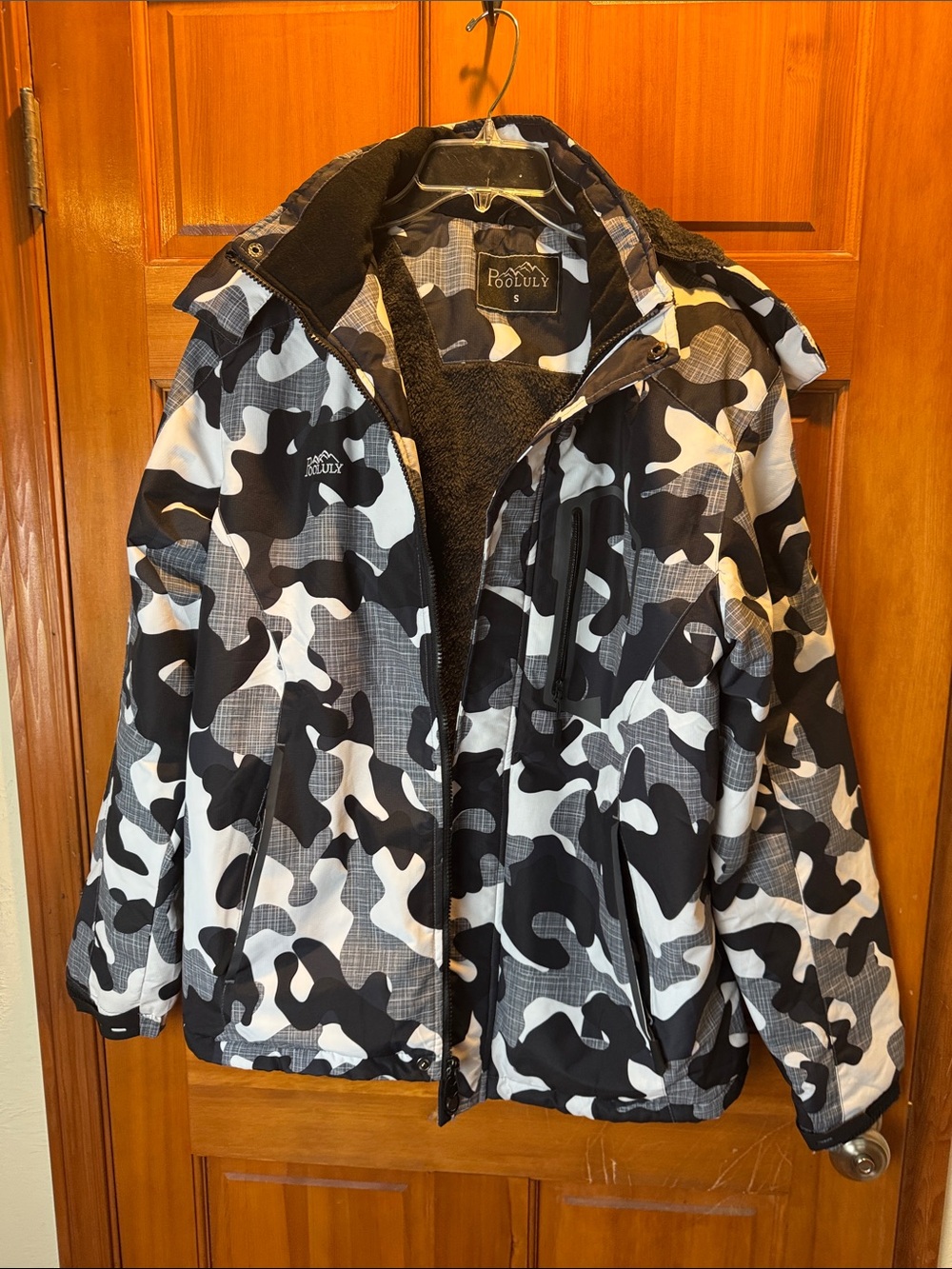 Pooluly Black & White Camouflage Insulated Ski Jacket Women’s Small